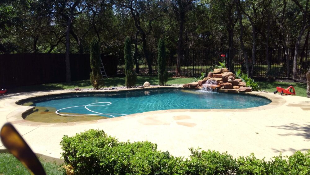 Freeform Pool vs. Geometric Pool: Which is Right for You?